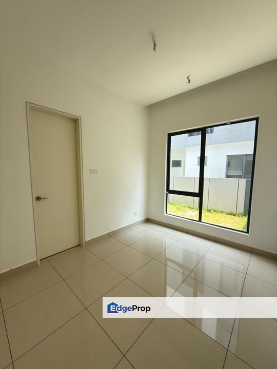 SHAH ALAM KOTA KEMUNING TRIPLE STOREY SEMI D BROADLEAF RESIDENCE HOUSE FOR SALE, Selangor, Kota Kemuning