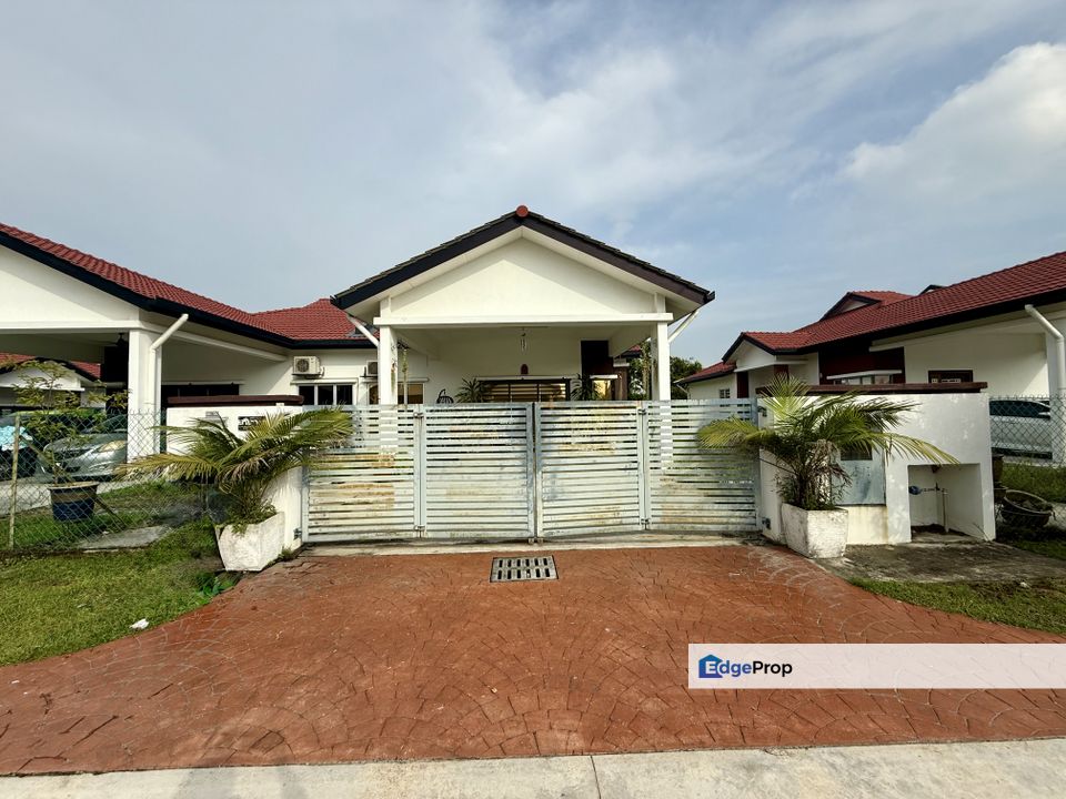 SHAH ALAM KAMPUNG LOMBONG TAMAN MAWAR 2 SEMI DETACHED HOUSE FOR SALE, Selangor, Shah Alam
