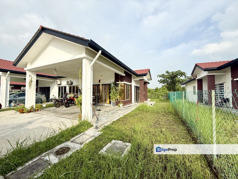 SHAH ALAM KAMPUNG LOMBONG TAMAN MAWAR 2 SEMI DETACHED HOUSE FOR SALE, Selangor, Shah Alam