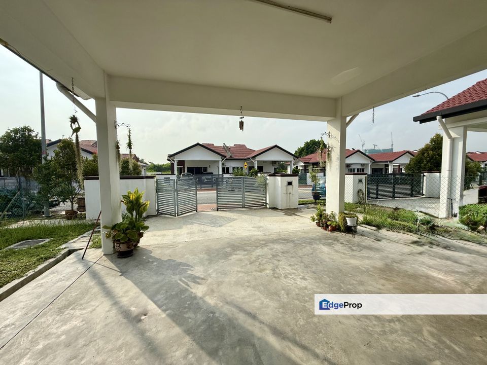 SHAH ALAM KAMPUNG LOMBONG TAMAN MAWAR 2 SEMI DETACHED HOUSE FOR SALE, Selangor, Shah Alam