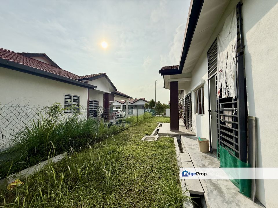 SHAH ALAM KAMPUNG LOMBONG TAMAN MAWAR 2 SEMI DETACHED HOUSE FOR SALE, Selangor, Shah Alam