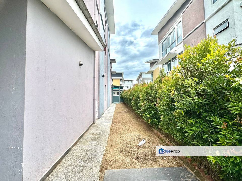 RAWANG TAMAN BUKIT KUANG PERDANA TRIPLE STOREY BUNGALOW HOUSE FOR SALE, Selangor, Rawang