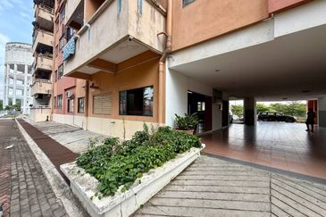 SHOP LOT AT VISTA MILLENIUM CONDOMINIUM PUCHONG PERDANA FOR SALE