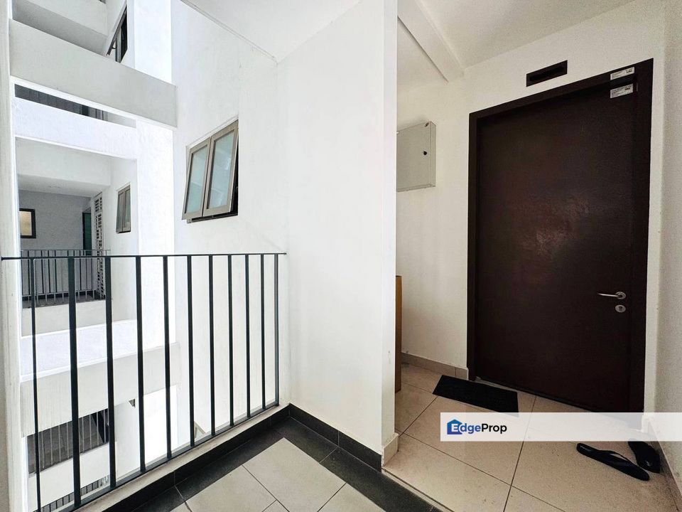 CYBERJAYA LAKE POINT RESIDENCES CORNER UNIT CONDO FOR SALE, Selangor, Cyberjaya