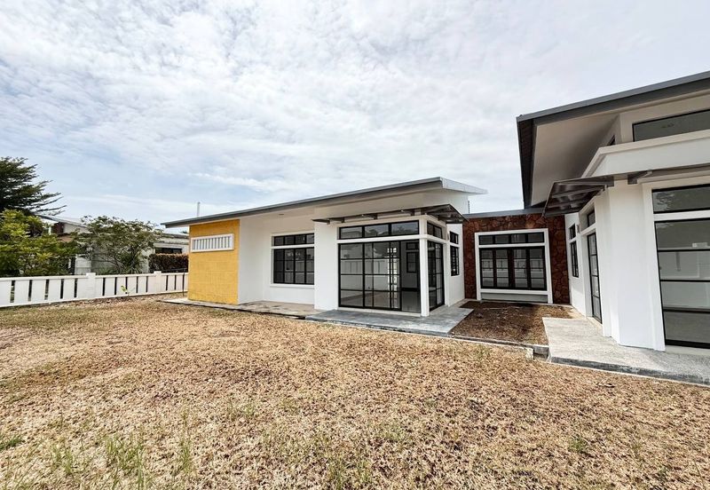 Jalan Timur @ Bandar Baru Enstek