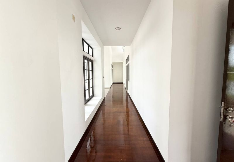 Jalan Timur @ Bandar Baru Enstek