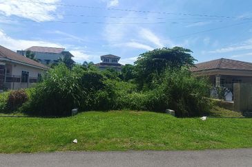 TANAH LOT BANGLO BERHAMPIRAN UITM TAPAH, PERAK. LOAN DIURUSKAN