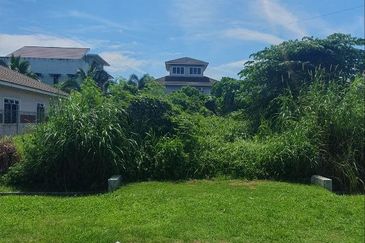 TANAH LOT BANGLO BERHAMPIRAN UITM TAPAH, PERAK. LOAN DIURUSKAN