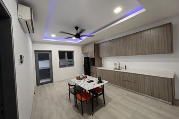 Lake Front Residence Condominium, Cyberjaya 💥💰 For Sale Ready To Move In Unit Cyberjaya💥💰