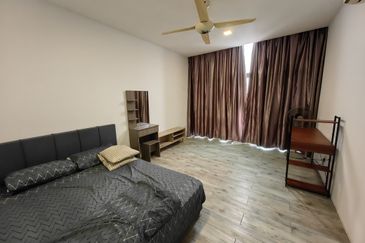 Lake Front Residence Condominium, Cyberjaya 💥💰 For Sale Ready To Move In Unit Cyberjaya💥💰