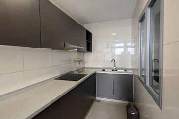 Lake Front Residence Condominium, Cyberjaya 💥💰 For Sale Ready To Move In Unit Cyberjaya💥💰