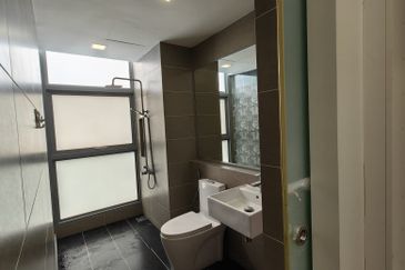 Lake Front Residence Condominium, Cyberjaya 💥💰 For Sale Ready To Move In Unit Cyberjaya💥💰