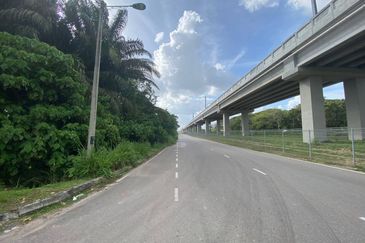 MAIN ROAD LAND 7.7 Ekar Tanah di Segamat