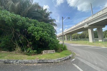MAIN ROAD LAND 7.7 Ekar Tanah di Segamat