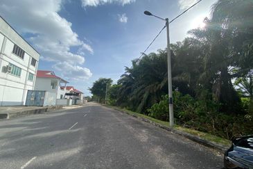 MAIN ROAD LAND 7.7 Ekar Tanah di Segamat