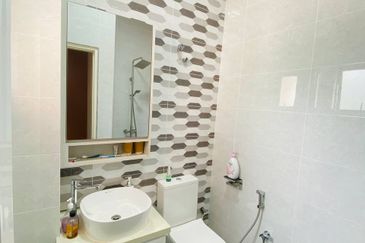 DOUBLE STOREY CORNER BUNGALOW, BIDAI RESIDENCE, BUKIT JELUTONG