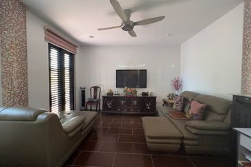 Jalan Suasana, Bandar Tun Hussein Onn