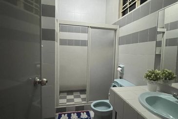 Jalan Suasana, Bandar Tun Hussein Onn