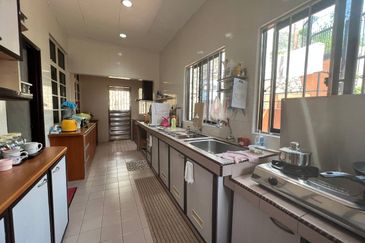 Jalan Suasana, Bandar Tun Hussein Onn