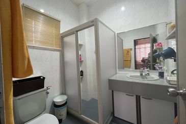 Jalan Suasana, Bandar Tun Hussein Onn