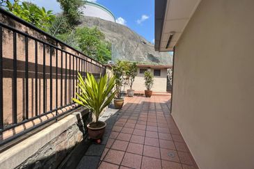 Jalan Suasana, Bandar Tun Hussein Onn