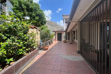 Jalan Suasana, Bandar Tun Hussein Onn