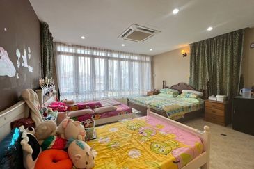 Jalan Suasana, Bandar Tun Hussein Onn