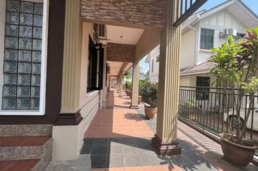 Jalan Suasana, Bandar Tun Hussein Onn