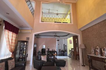 Jalan Suasana, Bandar Tun Hussein Onn