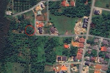 CORNER 8783 sqft Tanah Lot Banglo, Tembila