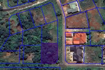 CORNER 8783 sqft Tanah Lot Banglo, Tembila