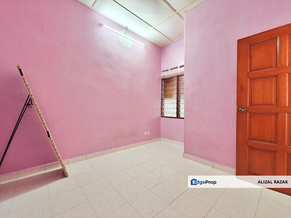 Taman Banting Baru - Single Storey Terrace House For Sale [FREEHOLD, Extended Kitchen & Fully Tiles], Selangor, Banting