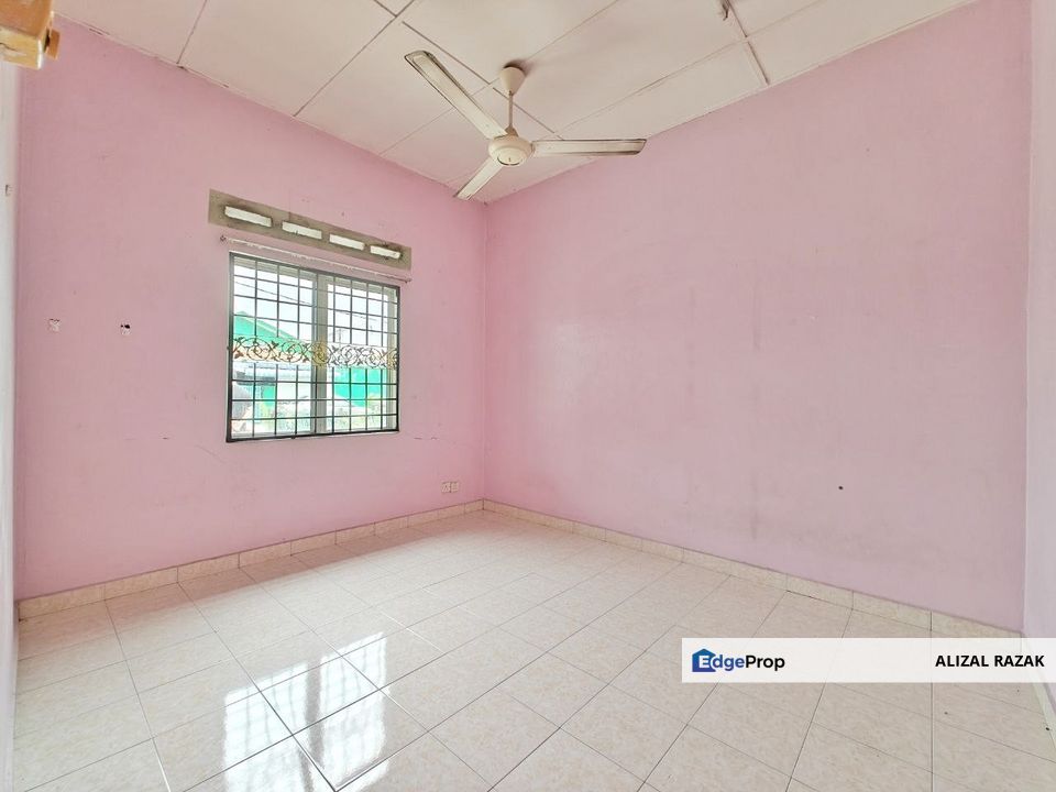 Taman Banting Baru - Single Storey Terrace House For Sale [FREEHOLD, Extended Kitchen & Fully Tiles], Selangor, Banting