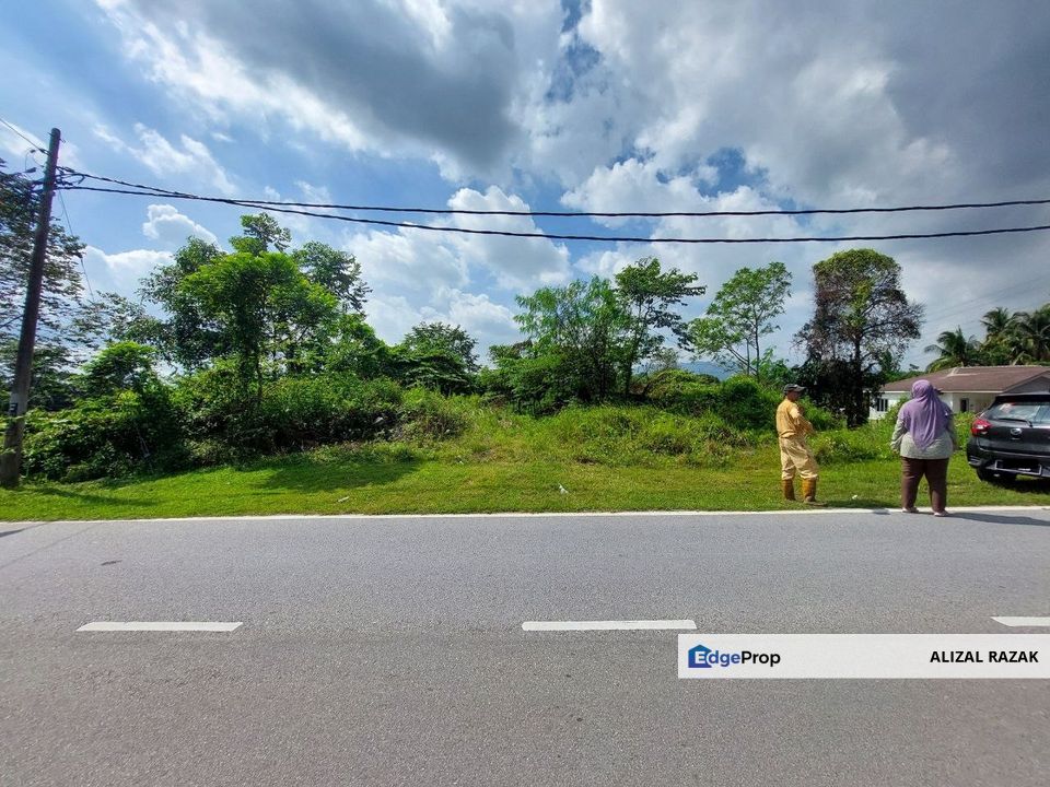 Tanah 1.5 ekar tepi jalan untuk dijual @ Sesapan Kelubi Beranang [Zoning Perumahan], Selangor, Beranang
