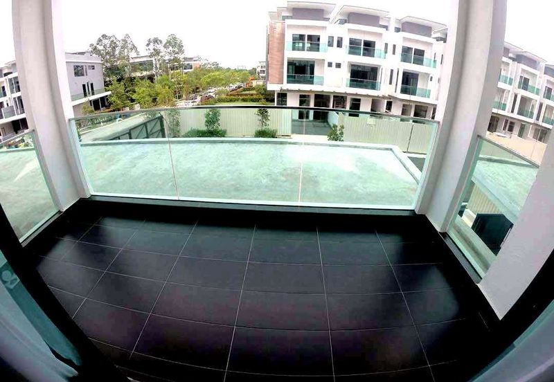 New 3 Storey Landed House at Puchong, Big Build Up size 3800 sq feet