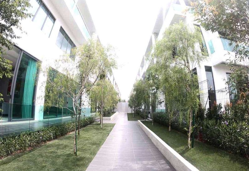 New 3 Storey Landed House at Puchong, Big Build Up size 3800 sq feet