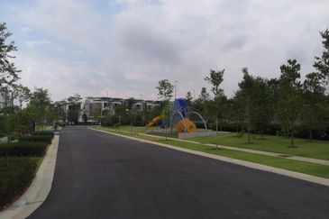 New 3 Storey Landed House at Puchong, Big Build Up size 3800 sq feet