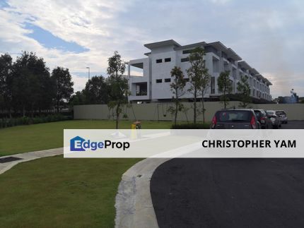 New 3 Storey Landed House at Puchong, Big Build Up size 3800 sq feet, Selangor, Puchong