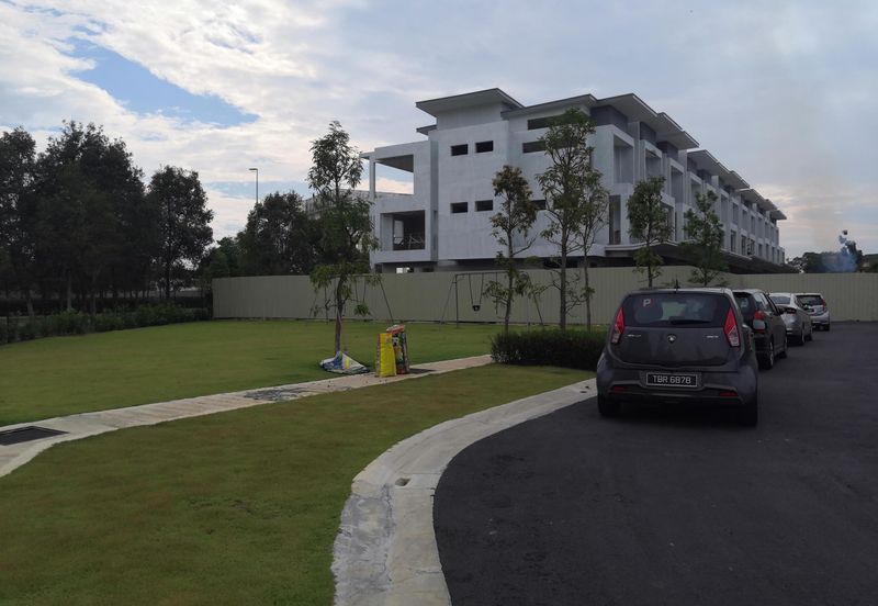 New 3 Storey Landed House at Puchong, Big Build Up size 3800 sq feet