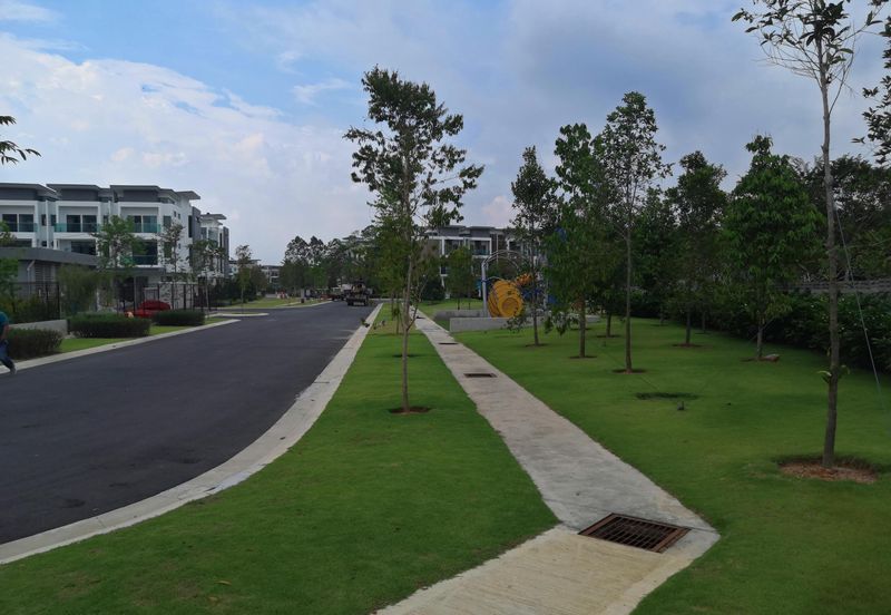 New 3 Storey Landed House at Puchong, Big Build Up size 3800 sq feet