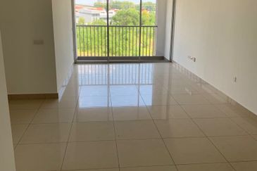 Kiara Court, Nilai Impian Townhouse, with Lift, Lo