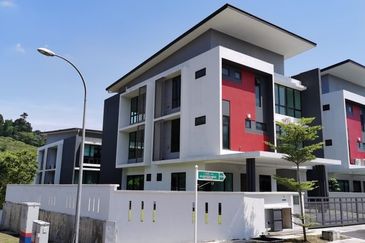 Under Valued | Perdana Height Shah Alam Semi D & Bungalow