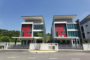 Under Valued | Perdana Height Shah Alam Semi D & Bungalow