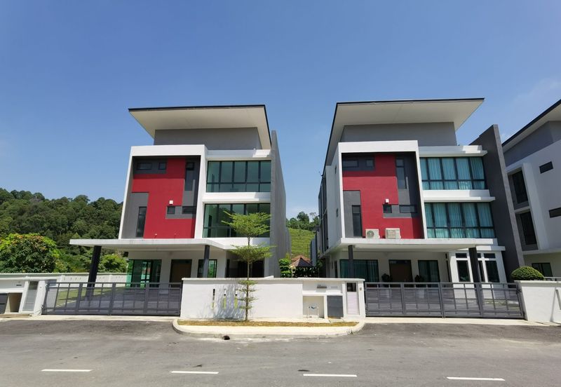 Under Valued | Perdana Height Shah Alam Semi D & Bungalow