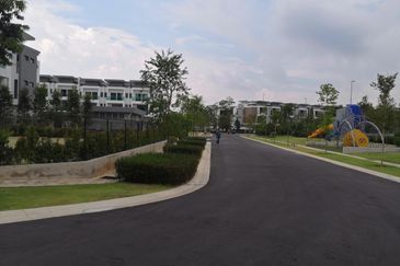 Cyberjaya Corner Superlink House 3 Storey