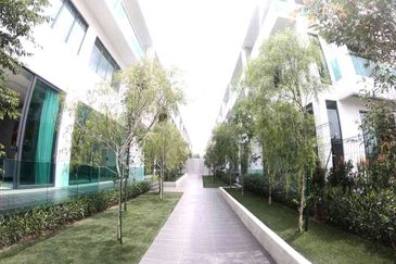 Cyberjaya Corner Superlink House 3 Storey