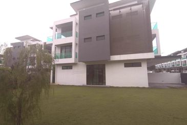Cyberjaya Corner Superlink House 3 Storey Semi D