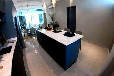 Cyberjaya Corner Superlink House 3 Storey Semi D