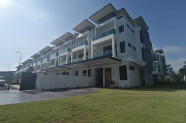 Reflexion Xania Superlink Puchong House, Puchong