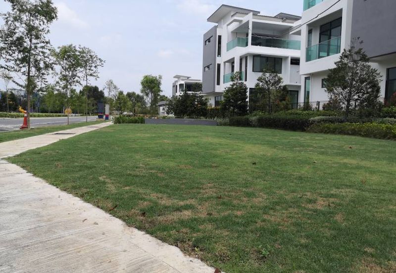 Puchong 3 Storey Superlink House Near Cyberjaya Pu